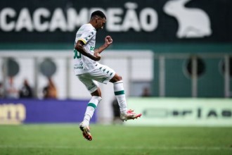 Com dois de Mateusinho, Cuiabá vence e volta ao G4