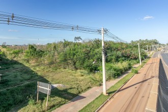 Secretária visita terreno onde unidades habitacionais serão construídas no Tijucal