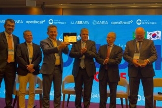 Em Seul, governador recebe homenagem da Abrapa pelo trabalho na abertura de mercados para o algodão de MT