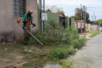 Prefeitura intensifica serviços de zeladoria em diversos bairros de Várzea Grande