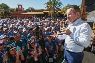 Governador anuncia novo extra por resultado a professores e coordenadores