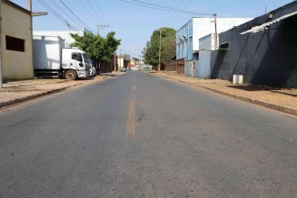 Prefeitura intensifica serviços de zeladoria em diversos bairros nesta quinta-feira