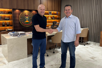 Vice-governador Otaviano Pivetta assume comando do Estado