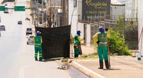 Mutirão de limpeza atende toda a extensão da Av. Ciríaco Cândia