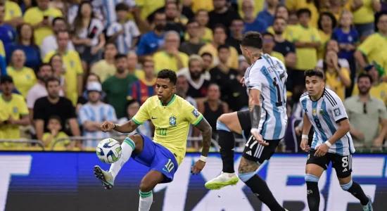 Cheio de desfalques, Brasil visita Argentina pelas Eliminatórias