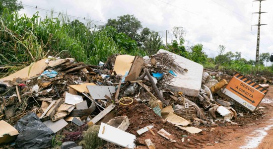 Prefeitura registra descarte irregular dez dias após retirar 340 toneladas de lixo em bolsão