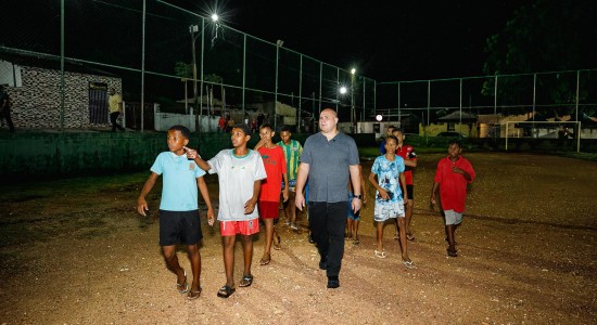 Prefeito ouve reivindicações de crianças e adolescentes do Jardim Fortaleza