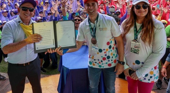 Governador assina edital para 1.500 vagas de professor na Seduc