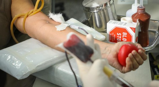 Com baixa no estoque, MT Hemocentro convoca doadores para doarem sangue