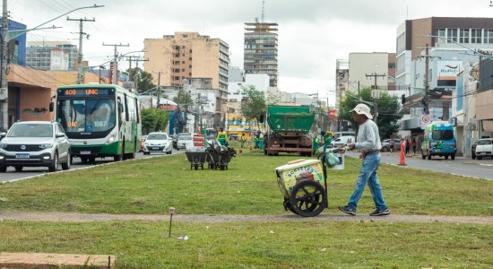 Limpurb intensifica trabalhos em avenidas principais da capital