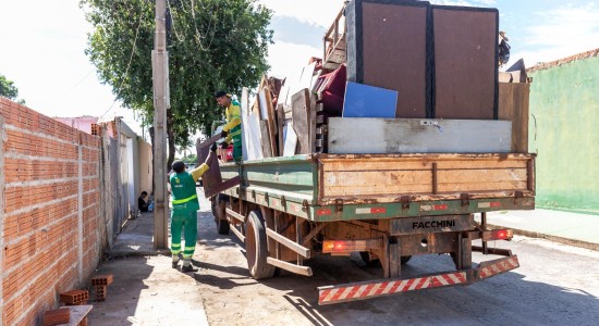 Mutirão do cata-treco retira duas toneladas de materiais no São João Del Rey