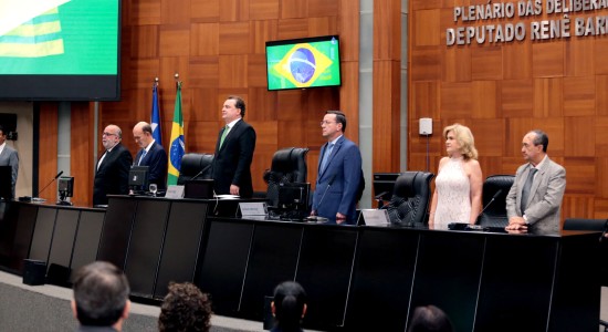 Max Russi destaca força da indústria mato-grossense em sessão solene na ALMT