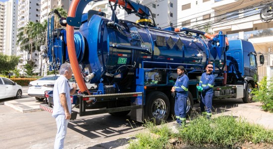 Prefeitura reforça frota de hidrojato e inicia limpeza de pontos críticos da capital