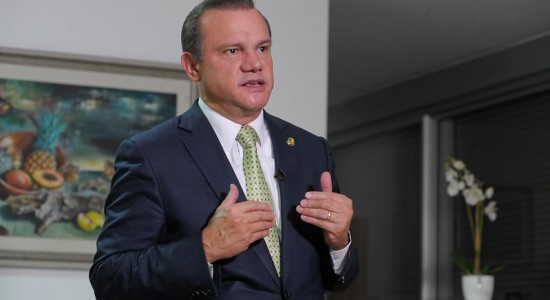 Senador de MT quer criminalizar exercício ilegal de corretor de imóveis