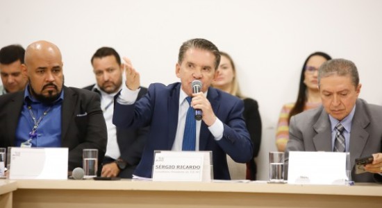 Sérgio Ricardo faz alerta ao Governo do Estado e pede suspensão de repasses a empresas ausentes em mesa técnica