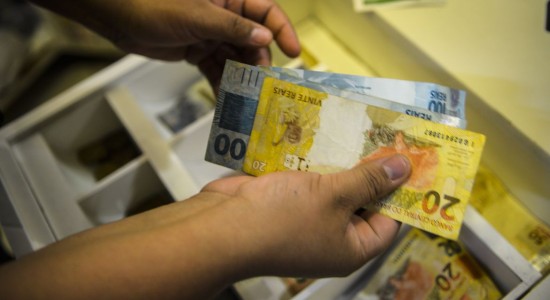 Rendimento médio dos brasileiros chega a R$ 3.270