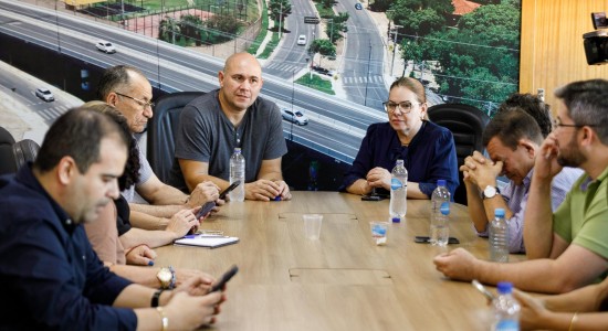 Prefeito remaneja orçamento e garante 13 de férias para professores