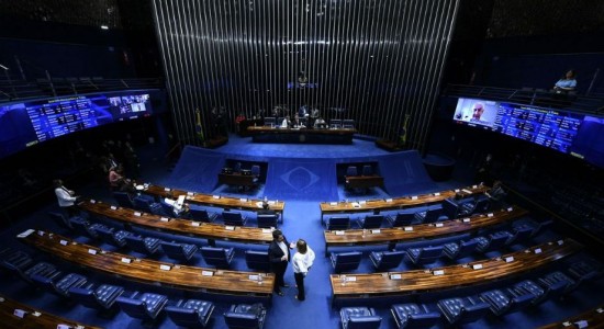 Texto que viabiliza piso da enfermagem pode ser votado semana que vem