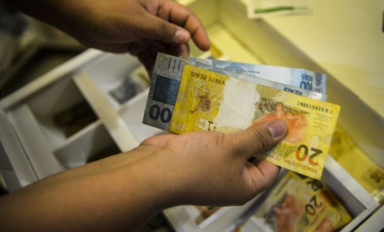 Rendimento médio dos brasileiros chega a R$ 3.270