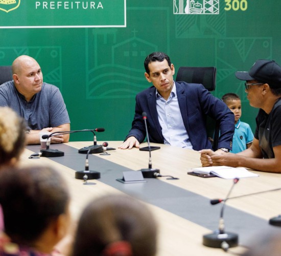 Prefeito reitera compromisso com regularização fundiária e moradia popular
