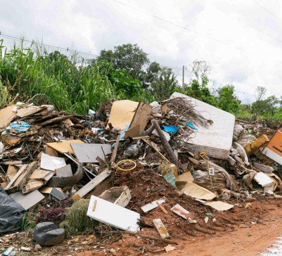 Prefeitura registra descarte irregular dez dias após retirar 340 toneladas de lixo em bolsão