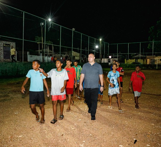 Prefeito ouve reivindicações de crianças e adolescentes do Jardim Fortaleza