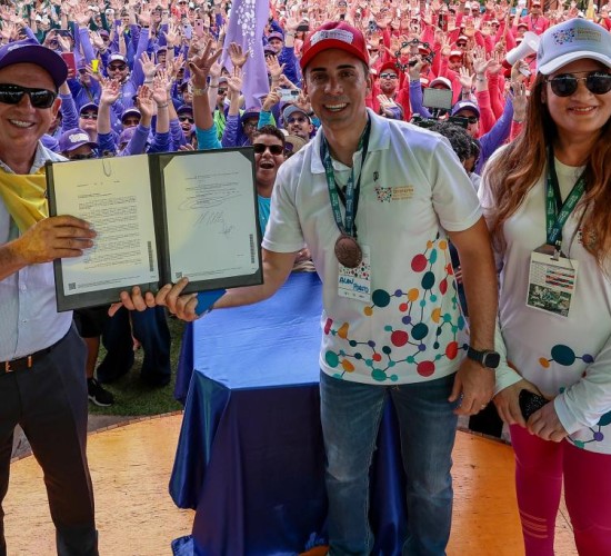 Governador assina edital para 1.500 vagas de professor na Seduc