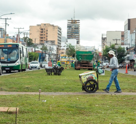 Limpurb intensifica trabalhos em avenidas principais da capital