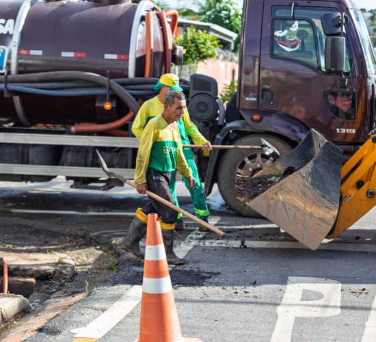 Prefeitura retira mais de 700 toneladas de lixo em 385 bocas de lobo