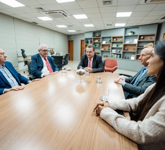 Max Russi recebe representantes de multinacional que apresenta projeto sustentável de fertilizante para Mato Grosso