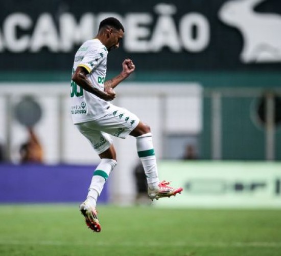Com dois de Mateusinho, Cuiabá vence e volta ao G4