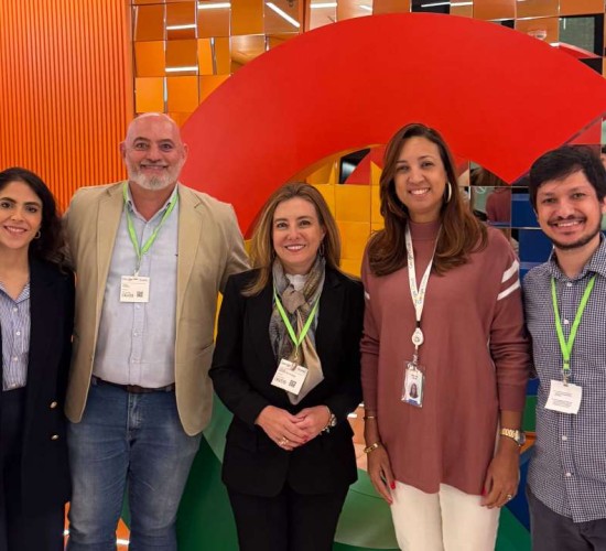 Prefeita Flávia Moretti visita Google e conhece tecnologias para modernizar poder público