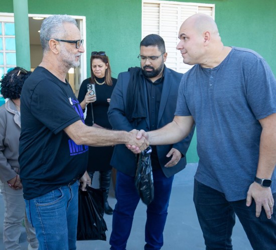 Prefeito recebe representantes da comunidade LGBTQIA+ e abre portas para diálogo