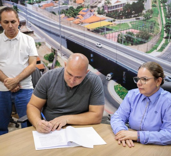 Lei sancionada pelo prefeito institui selo Cuiabá Protege Mulheres