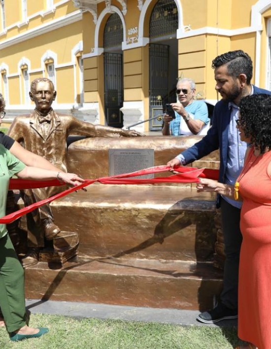 Entrega do monumento fez parte da programação de aniversário dos 111 anos de fundação do equipamento cultural da Secel-MT