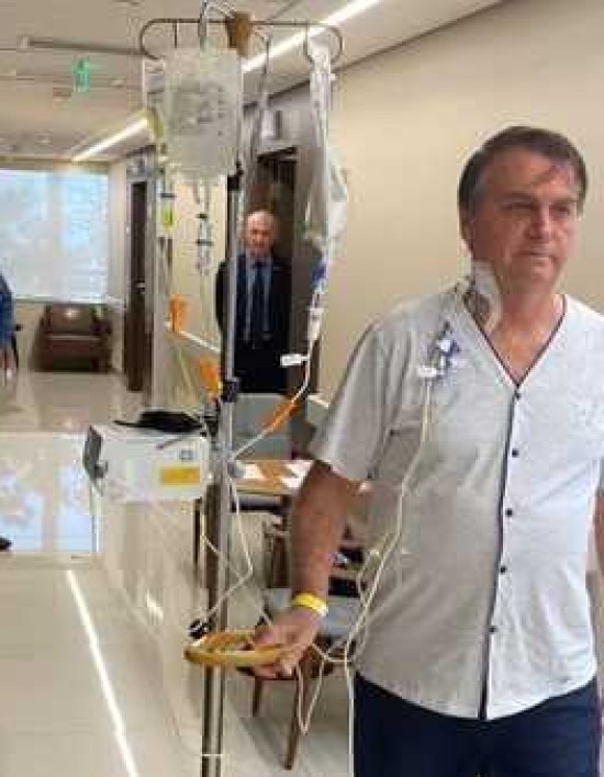 Bolsonaro recebe alta após 4 dias de internação