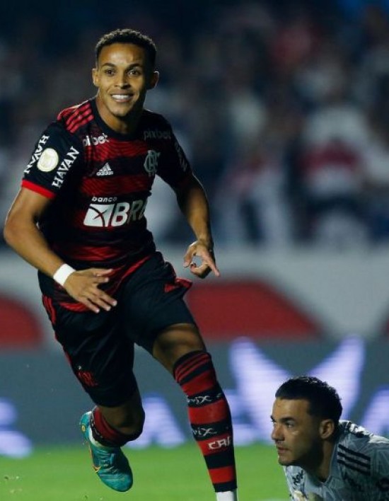 Flamengo bate São Paulo fora de casa e dorme no 3º lugar do Brasileiro