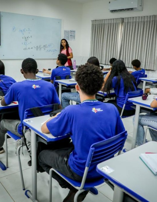 Governo de MT implanta mais 25 escolas cívico militares após consulta com pais e estudantes