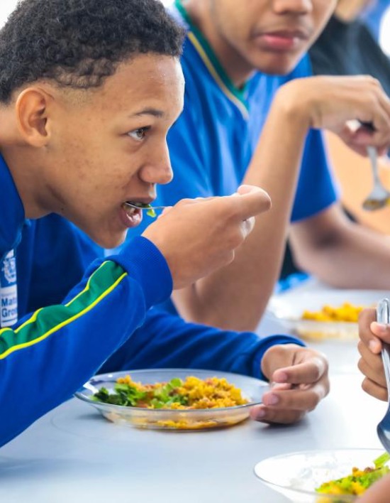 Governo de Mato Grosso reforça investimentos na alimentação escolar em 2025