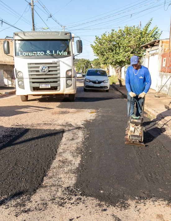 Mais de mil buracos são tampados em dois dias de operação no bairro Tijucal