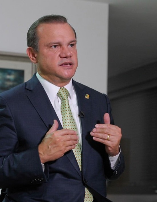 Senador de MT quer criminalizar exercício ilegal de corretor de imóveis