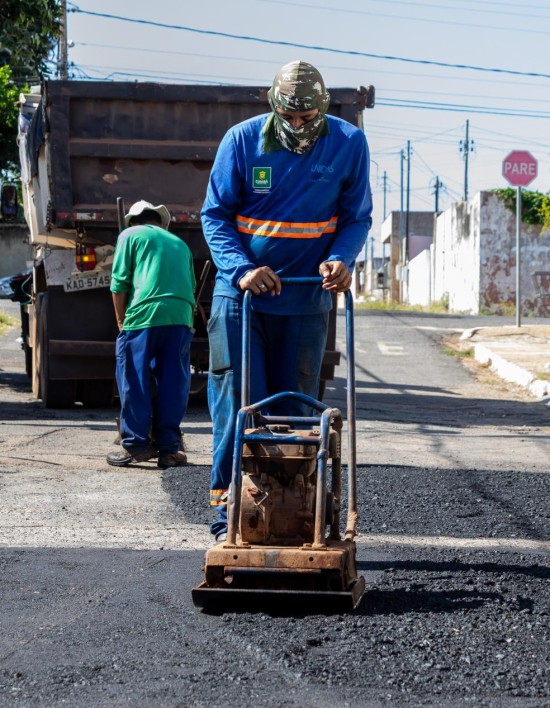 Prefeito e governador discutem instalação de usina de asfalto própria para Cuiabá