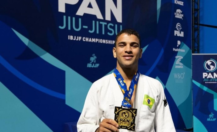 Bolsista de projeto do Governo de MT conquista título de campeão Pan-Americano de Jiu-Jitsu