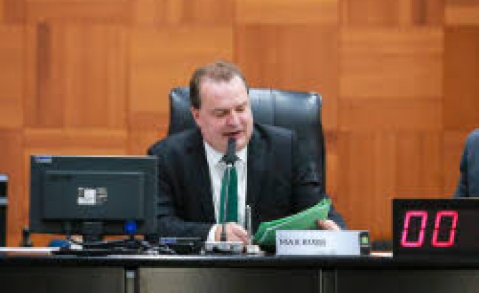 Max Russi garante títulos de regularização fundiária no Jardim Fortaleza