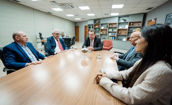 Max Russi recebe representantes de multinacional que apresenta projeto sustentável de fertilizante para Mato Grosso