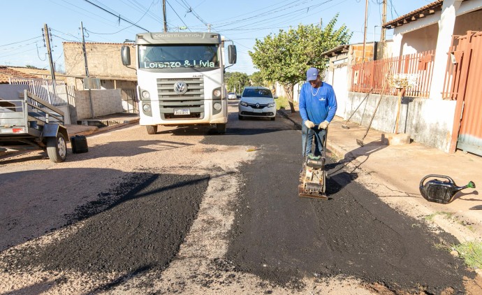 Mais de mil buracos são tampados em dois dias de operação no bairro Tijucal