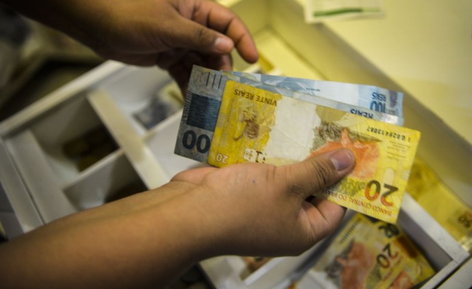 Rendimento médio dos brasileiros chega a R$ 3.270