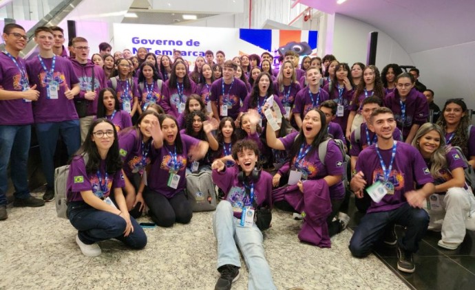 Estudantes selecionados para intercâmbio compartilham expectativas para viagem a Inglaterra