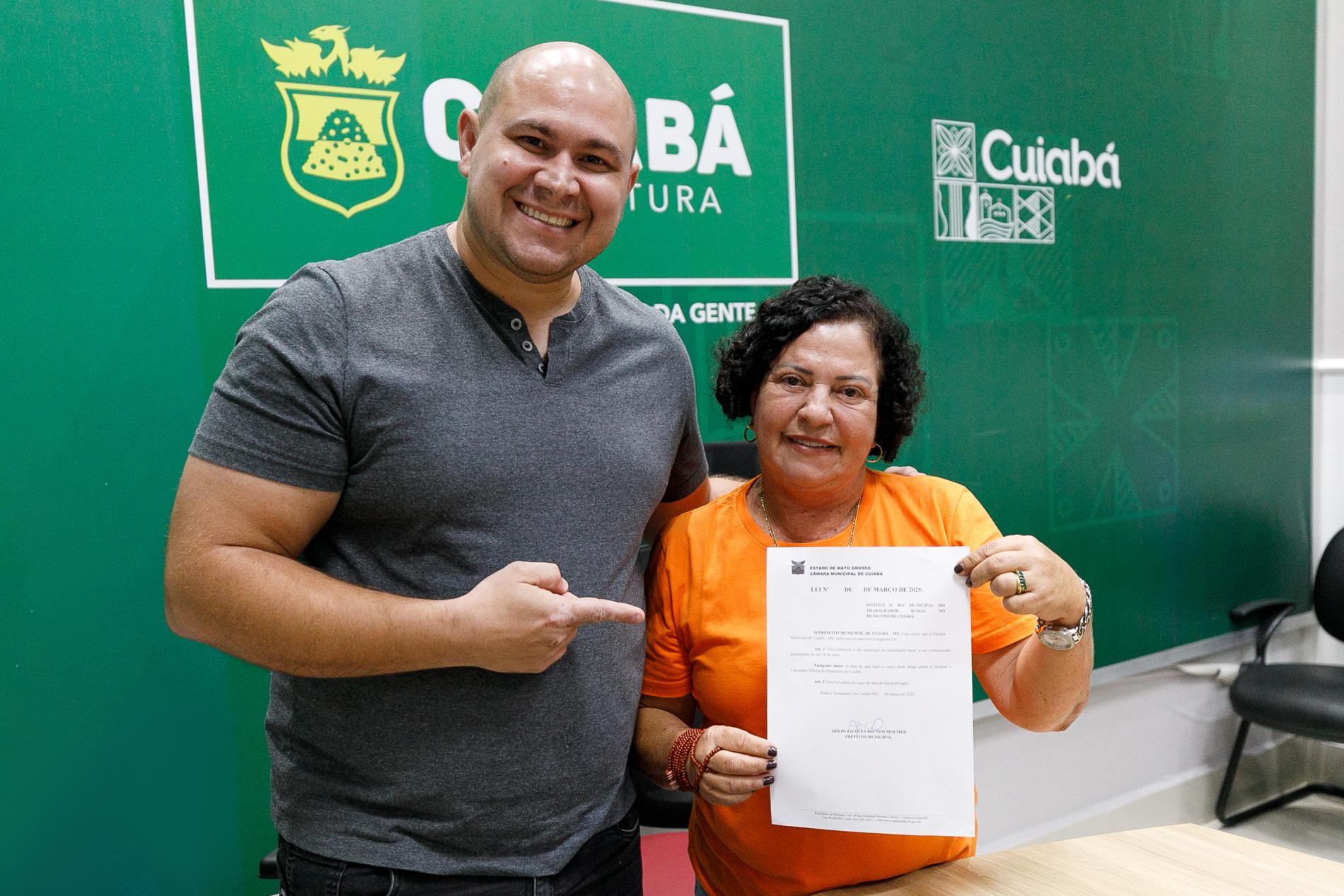 Prefeito sanciona lei que institui o Dia Municipal do Trabalhador Rural