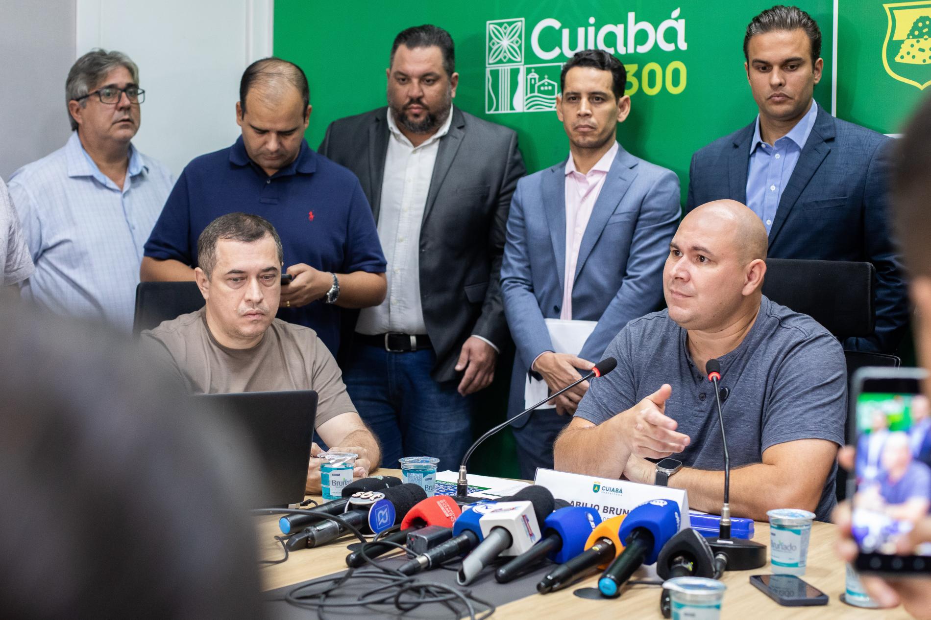Prefeito supera meta e economiza R$ 138 milhões em 100 dias de gestão